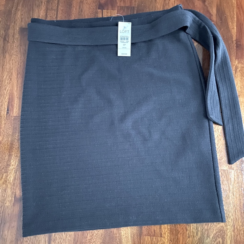 NWT Loft black skirt, size SM (petite)